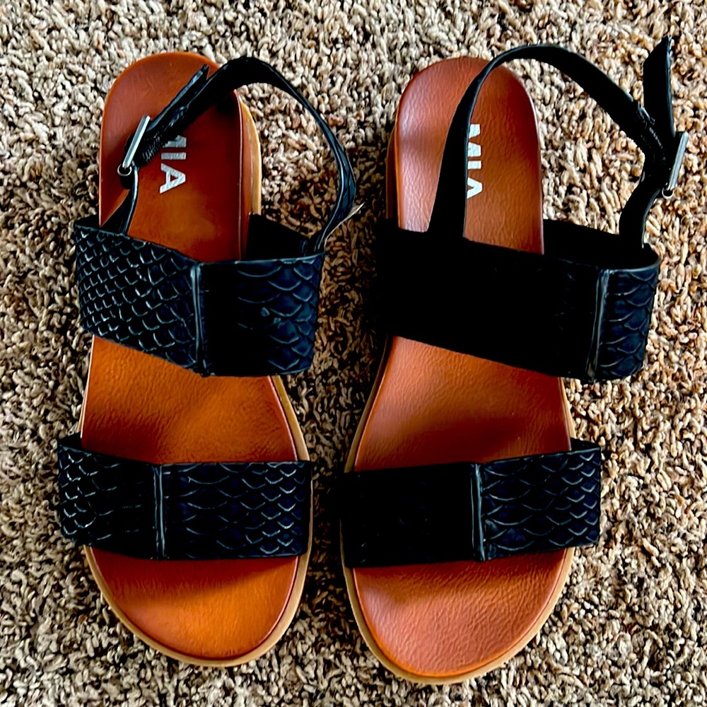 MIA Felicia Sandal. NWT. 6.5